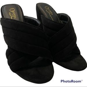 Olivia Ferguson Size 5 black suede chunky heel